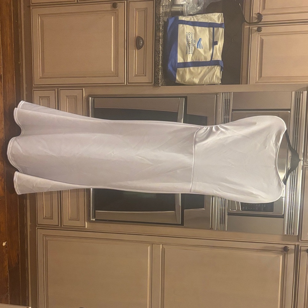 Elegant White Sleeveless Dress